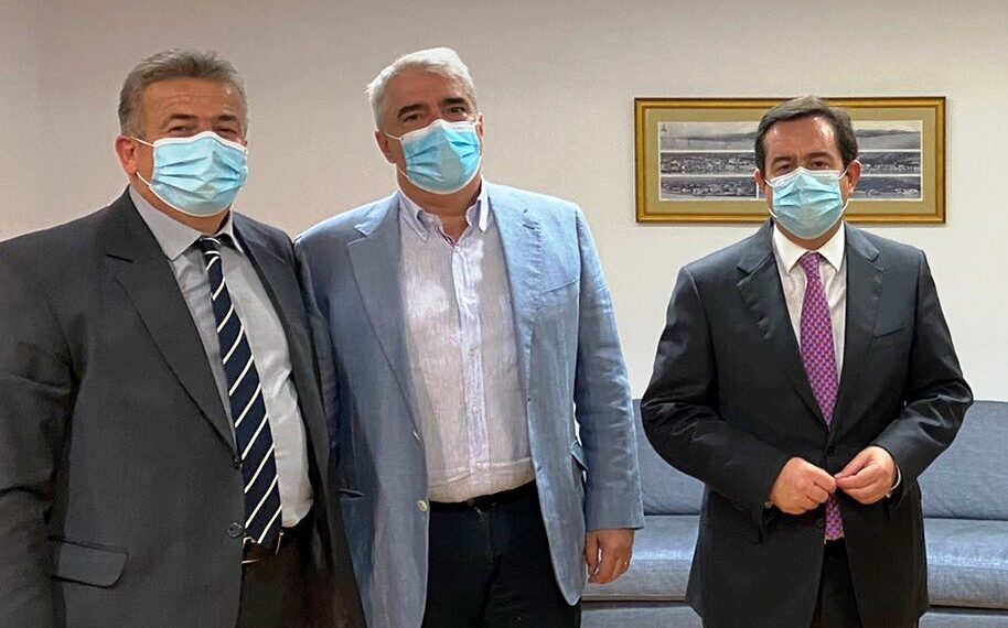 Δέσμευση του Υπουργού Μετανάστευσης για εκκένωση των ξενοδοχείων της παραλιακής ζώνης Ερέτριας από τους πρόσφυγες