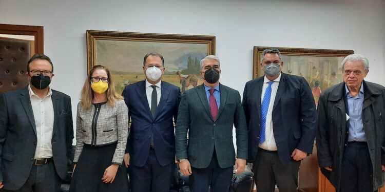 Σύσκεψη με τον ΥφΑΑΤ Γ. Στύλιο και με παράγοντες της αγοράς λιπασμάτων και ζωοτροφών