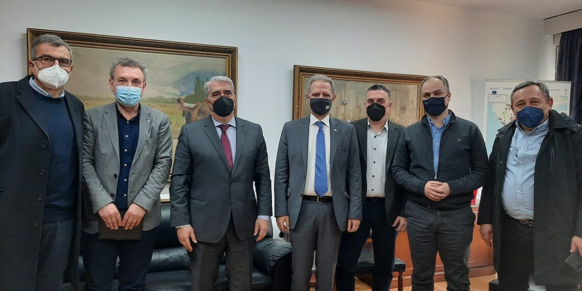 Η θεσμοθέτηση ηλεκτρονικής διακίνησης χοίρων και η δημιουργία μητρώου χοιρειδών, στη συνάντηση με την Ομοσπονδία Χοιροτροφικών Συλλόγων Ελλάδος