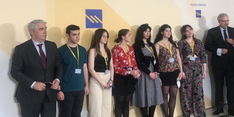 Υποτροφίες σε μαθητές της Β.Εύβοιας- «Η Τράπεζα Πειραιώς συνδράμει από την πρώτη στιγμή για την αναγέννηση της περιοχής»