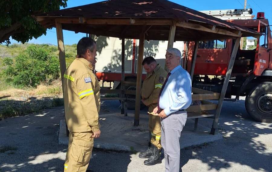 Επίσκεψη του Σίμου Κεδίκογλου στο Κλιμάκιο της Πυροσβεστικής στην Κήρινθο