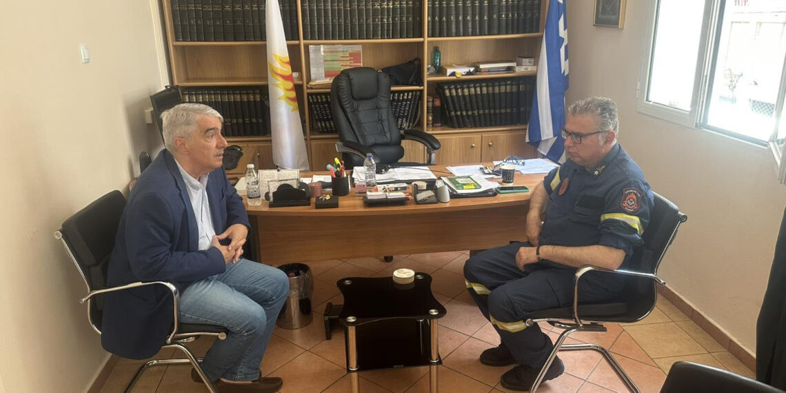 Συνάντηση του Σίμου Κεδίκογλου με τον νέο Διοικητή της Πυροσβεστικής στην Εύβοια – Ενημέρωση για την αντιπυρική περίοδο