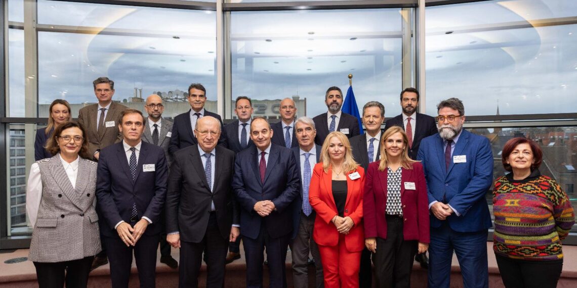 Σίμος Κεδίκογλου: «Η Ελλάδα πρέπει να έχει ισχυρή παρουσία στα κέντρα λήψης αποφάσεων της Ευρώπης»