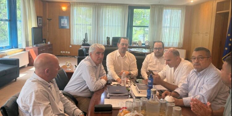 Συνάντηση του Σίμου Κεδίκογλου με τον Αναπληρωτή Υπουργό Μεταφορών Γιώργο Κώτσιρα και το προεδρείο της Πανελλήνιας Ένωσης Μεταφορικών Εταιρειών